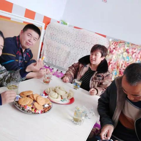 教育人才服务小分队！萨镇中心学校恰特尔塔勒小学成员：孙伟 帕提曼 李梦婷 牛志莹 加依娜