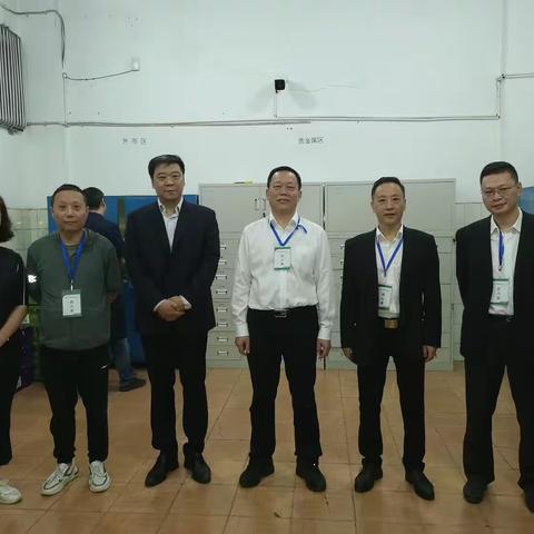 十堰分行党委书记、行长李述伟、高级经理李连涛到市分行现金运营中心开展“十一”节前突击查库