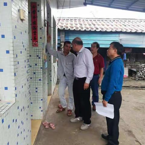 市教育局联合区教育局到各学校和贫困户家中检查指导教育扶贫保障迎接“国检"工作