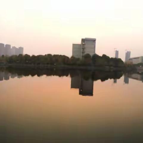 《让我们荡起双桨》