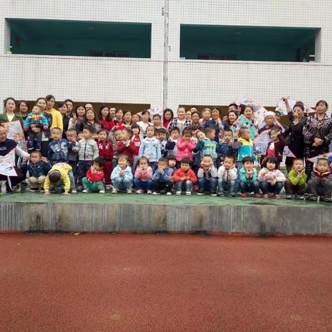 2017年尚嵇镇中心幼儿园小班组“DIY风筝，放飞快乐”亲子活动