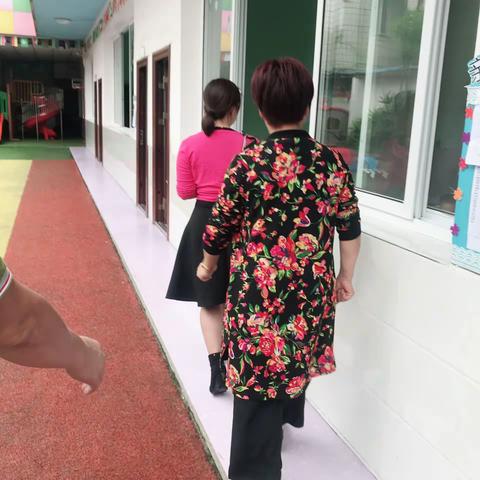 牟子凤鸣幼儿园迎接教育局开学工作检查