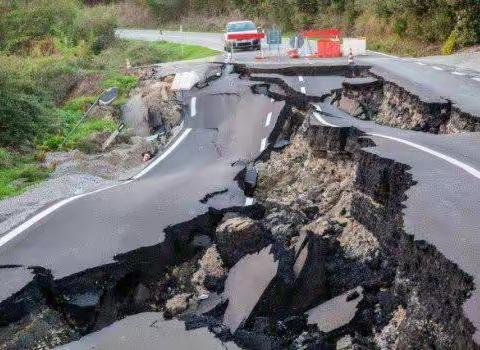 营里乡营里小学安全管理篇 ——遭遇地震如何正确逃生