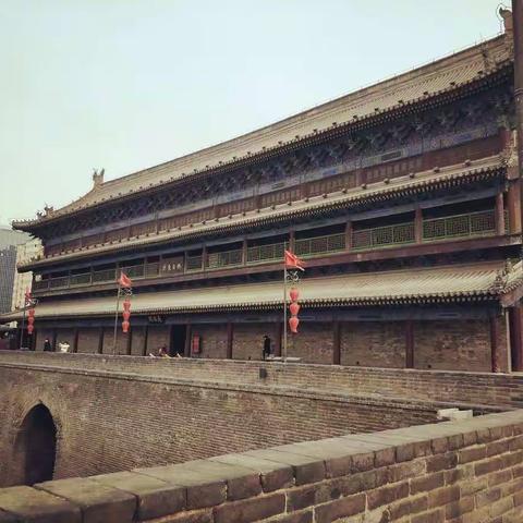 西安之旅·踩着文物看文物，带着文明守文明。