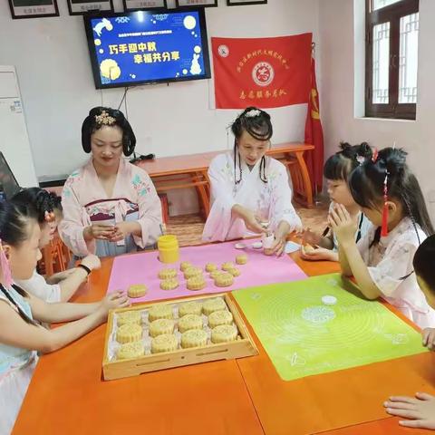 丛台区中华街道南门里社区党支部组织开展“巧手迎中秋  幸福共分享”主题活动
