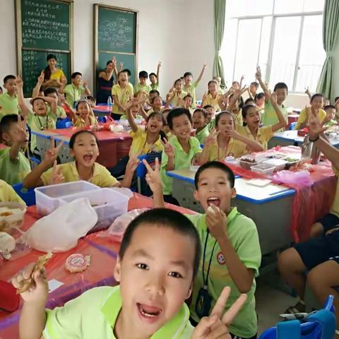 美食交流，乐动成长 一一记万秀小学144班美食分享活动