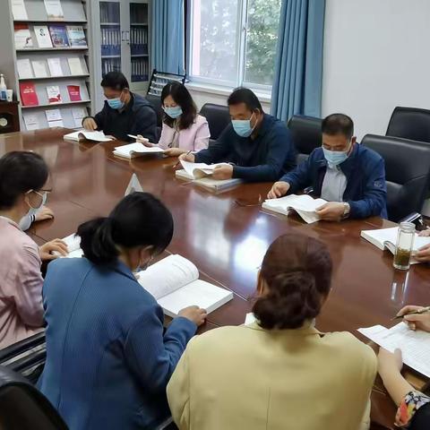 石家庄市赵佗学校全体党员认真学习《习近平书信集》第一卷