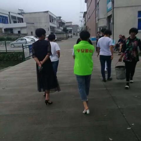 网格长话说塔幢最美‘大嫂’义务卫生清洁队