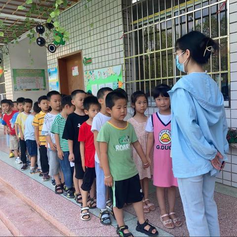 参观小学初体验，幼小衔接零距离—安乡县安全乡中心幼儿园开展幼小衔接活动