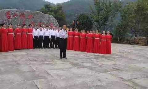 10月16日上午，常口村开展“迎庆二十大活动”；10点支部组织党员准时观看党的二十大直播！