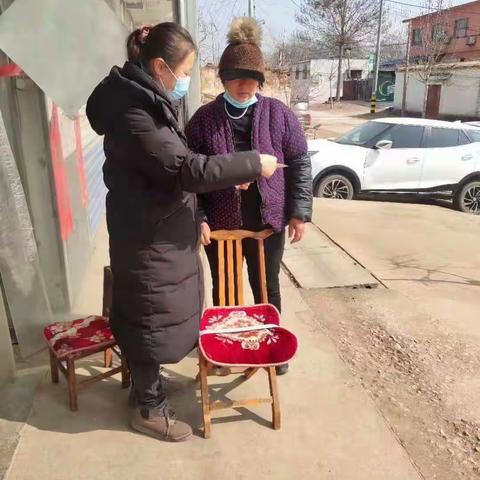 家访进行时 交流面对面