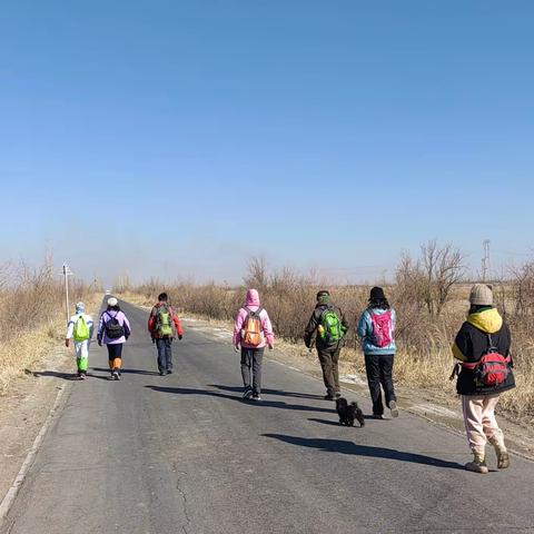 今朝负行囊   徒步红尘中