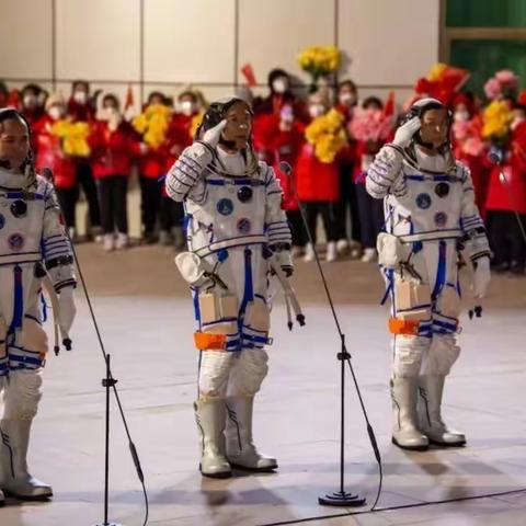 满江红 颂神十五空中会师（中华新韵）