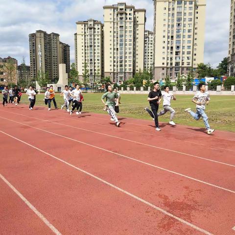 模拟考试促提升，全力以赴迎中考