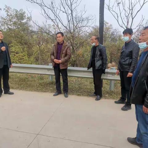 榆林子镇中巷村开展环境卫生整治及拆危治乱“大练兵、大比武”活动