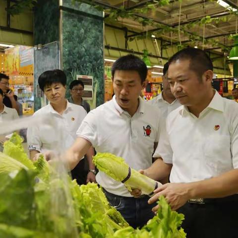 尤溪县委书记杨永生关注农产品质量安全工作。