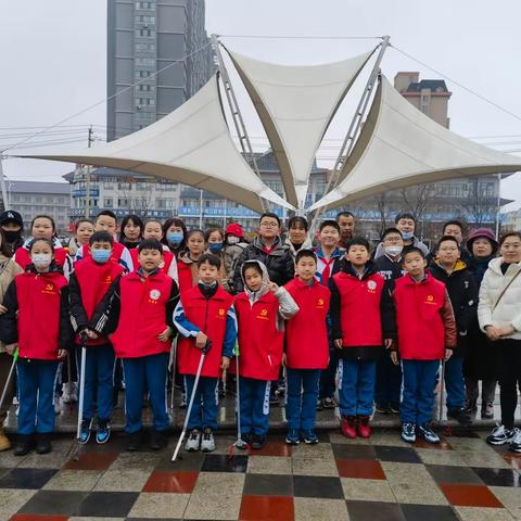 “志愿服务捡垃圾 美化环境我先行”亲子志愿服务活动