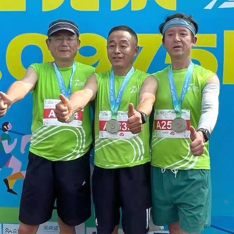 上阵父子兵，跑马仨兄弟