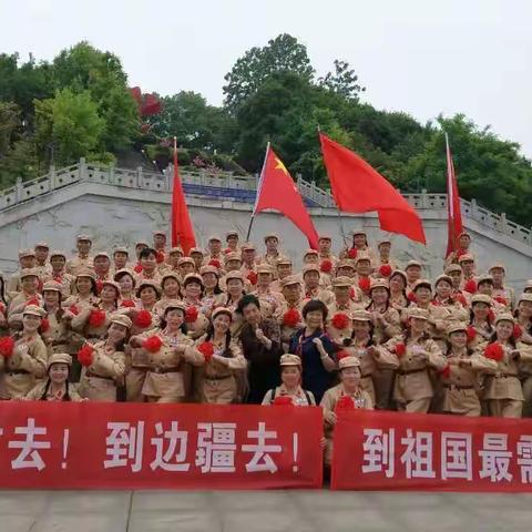 不爱红装爱武装，﻿《秋之声》合唱团军装秀