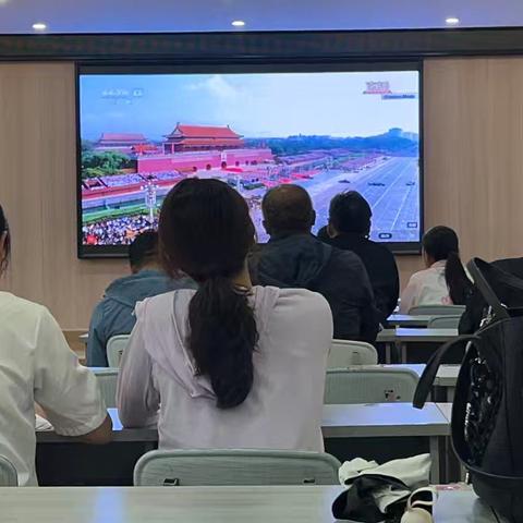 铭记历史，砥砺前行——第八师一三四团第一中学师生共同观看抗日战争胜利80周年直播