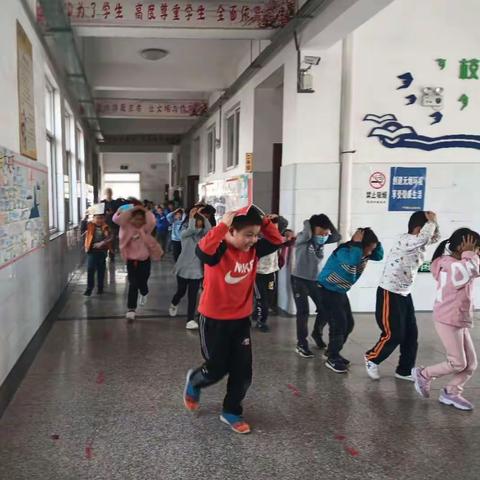防震演练，我们在行动！