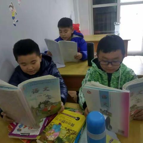 濮阳市第二实验小学三(2)班梦想启航读书社团活动之红领巾学习十九大！