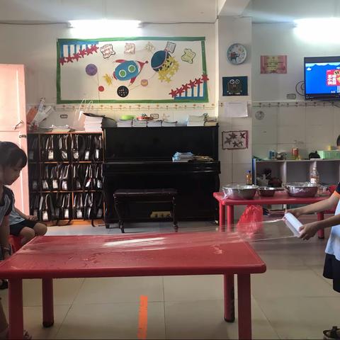 海艺幼儿园“团圆迎中秋，手巧做月饼”大4班制作月饼活动