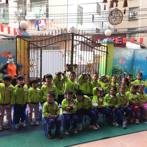 海艺幼儿园大2班“故事比赛”精彩片刻