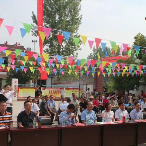 利木村“庆七一、携手脱贫攻坚”主题党日活动