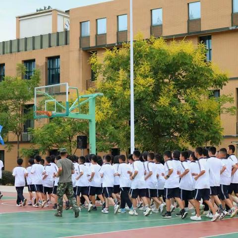 “学会生存，学会关心”一一麓山外国语实验中学C2201班军训(第二天 成长)