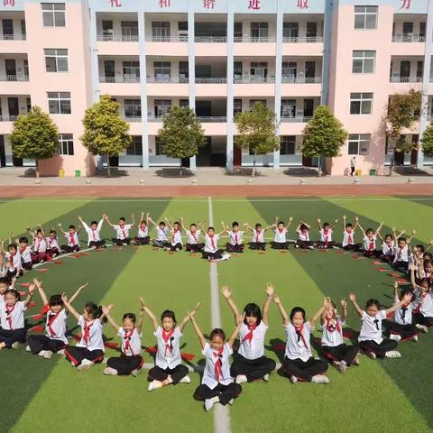 喜迎二十大 向国旗敬礼－－我们生在红旗下，长在春风里！