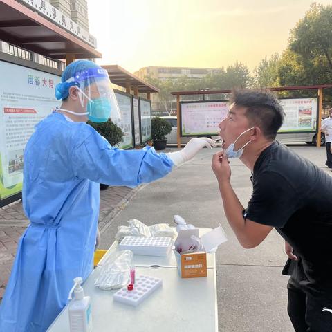 【莲湖★枣园】2022年8月17日唐都花园社区门口核酸检测点管理不规范的问题进行整改