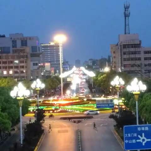 区城建局路灯管理所加班加点迎“五一”