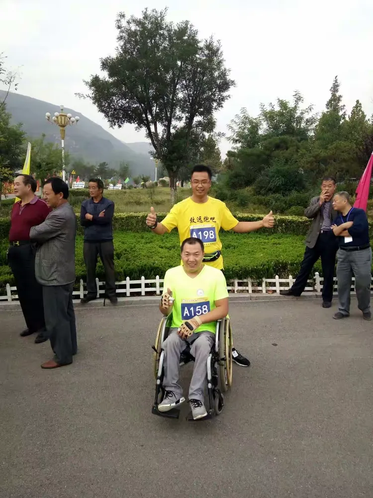 咱也跟着轮椅哥出一下镜！