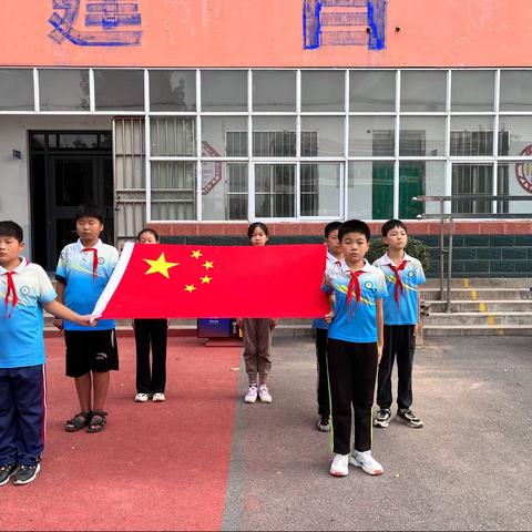 浓浓爱国情 红红中国心 ——任固育才学校升国旗仪式