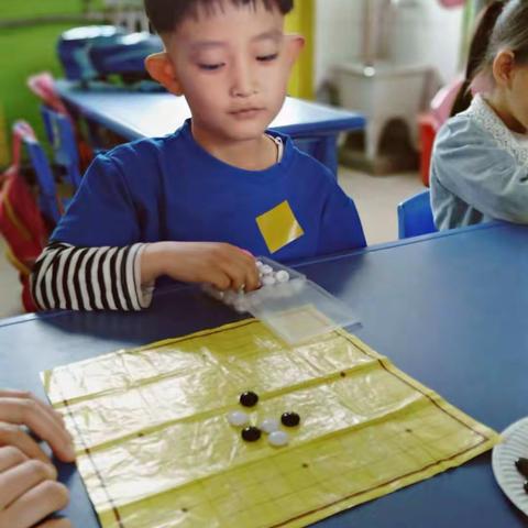 大同幼儿园兴趣培养主题活动——五子棋比赛