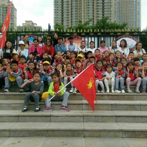 亲近自然，童心飞扬――银滩路小学一年级五班实践活动之游览银滩湿地公园。