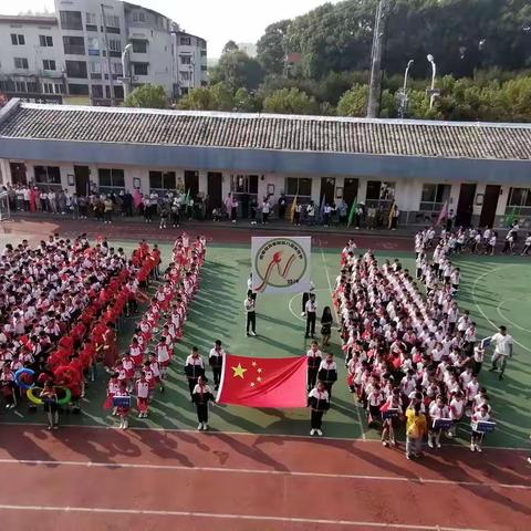 努力拼搏，超越自我———南秦小学三（2）班秋季运动会掠影