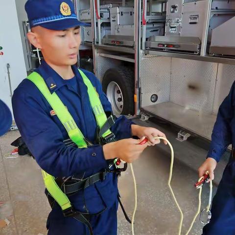 为做好春节期间执勤备战工作 海花岛一号岛消防站全面开展车辆装备器材大检查