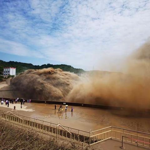 黄河小浪底调水调沙震撼人心的场景