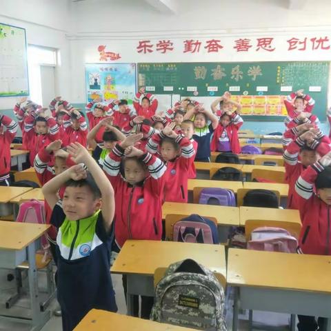 “做好入队前教育 争做光荣少先队员”