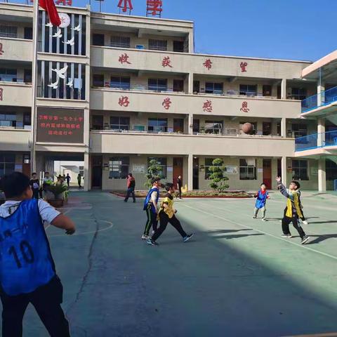 卫辉市第一完全小学举行校内篮球班级联赛