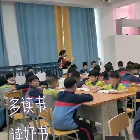 阅读浸润心灵，书香飘满校园