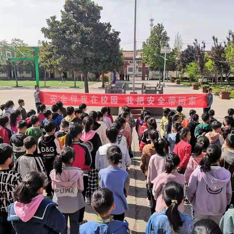 东添浆小学：安全伴我在校园 我把安全带回家