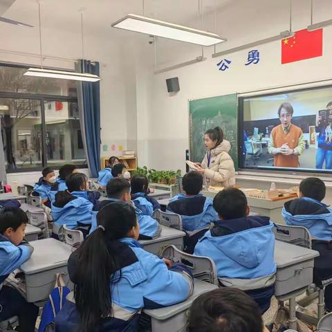 魔术是以不断变化让人捉摸不透并带给观众惊奇体验为核心的一种表演艺术，是制造奇妙的艺术。