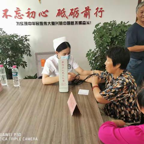 恒辉社区开展“真情融入社区，义诊温暖你我他”义诊宣教活动