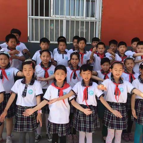 韩村乡韩村小学四年级一班大合唱特色班