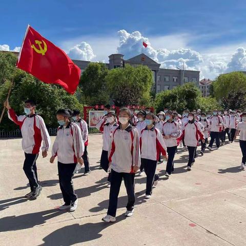 回顾光辉党史  肩负历史重任——孙吴一中参观党史馆