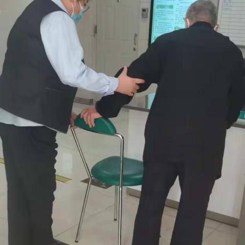 南山农行金融服务升温，适老敬老温暖老人