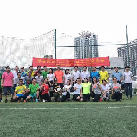 绿茵竞技，携手共话未来—— 港航物流团支部开展“五四”青年节系列活动一